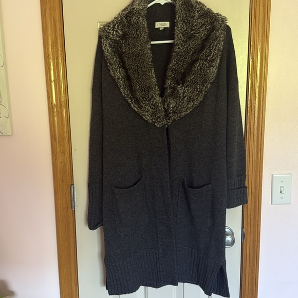 Kinross Cashmere Long Gray Cardigan with Plush Fur Collar - Picture 4 of 10